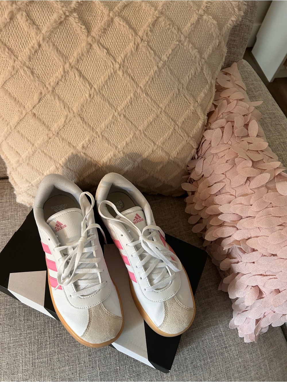 Adidas White Sneakers with Pink Stripes and Gum Sole Y6/W8 - Picture 2 of 5